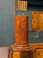 Kolom - 19e eeuw - Geverfde houten sokkel