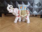 Beeld, Hollywood Regency Italian Terracotta Elephant Garden