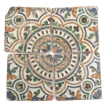 Vierpas antieke Arista (Azulejo) Moorse polychrome aardewerk beschikbaar voor biedingen