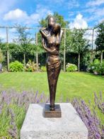 Beeldje, An embracing couple - 46 cm - Brons