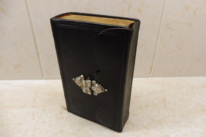 Bijbel met zilveren sluiting - 833 zilver - Nederland - 2e, Antiek en Kunst, Antiek | Goud en Zilver