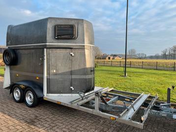 Degelijke Humbaur 2-paards koetsentrailer, Alu bodem! beschikbaar voor biedingen