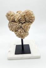 Woestijnroos op standaard (Interieurstuk) zie filmpje, Verzamelen, Mineralen en Fossielen, Ophalen of Verzenden