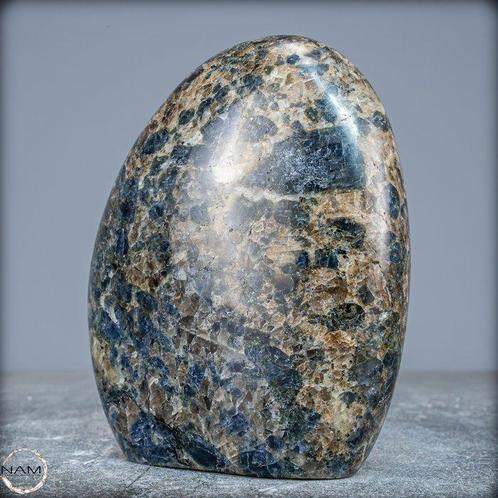 Grote Zeldzame Diepblauwe Cordieriet en Toermalijn Vrije, Verzamelen, Mineralen en Fossielen