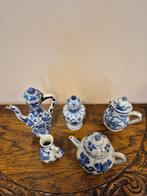 Miniatuur beeldje - Litle pieces of porcelain (5) -, Antiek en Kunst