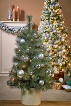 2dekans | Black Box Trees Glendon Kunstkerstboom in Pot met, Diversen, Ophalen of Verzenden, Zo goed als nieuw