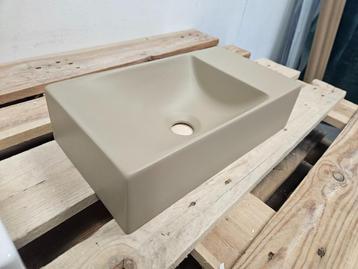 Fontein Gliss Design Freya Solid Marble 40 x 22 x 10 cm zond beschikbaar voor biedingen