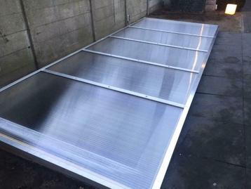 Polycarbonaat platen, grote voorraad, binnen 24 uur geleverd beschikbaar voor biedingen
