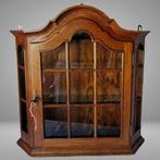1950s vitrinekast met glazen plankjes en verlichting -
