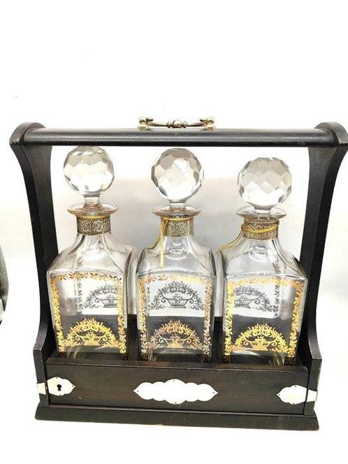 Fles - Houten Tantalus voor 3 fraai vormgegeven glazen, Antiek en Kunst, Curiosa en Brocante