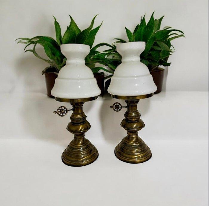 Tafellamp - Messing, vidro opalino, Antiek en Kunst, Curiosa en Brocante