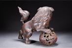Cast iron sculpture of a Shishi (Komainu) - sculptuur -