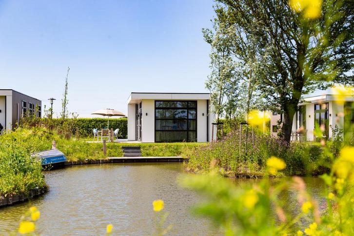 Recreatiewoningen te koop aan het water vlakbij Hoorn, Huizen en Kamers, Recreatiewoningen te koop, Chalet, Amsterdam