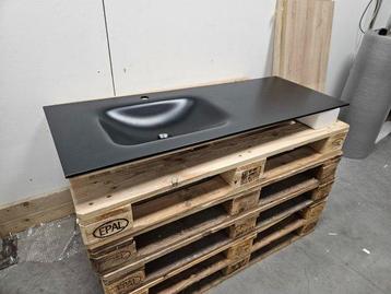Mondiaz wastafel solid surface zwart met bak en kraangat beschikbaar voor biedingen