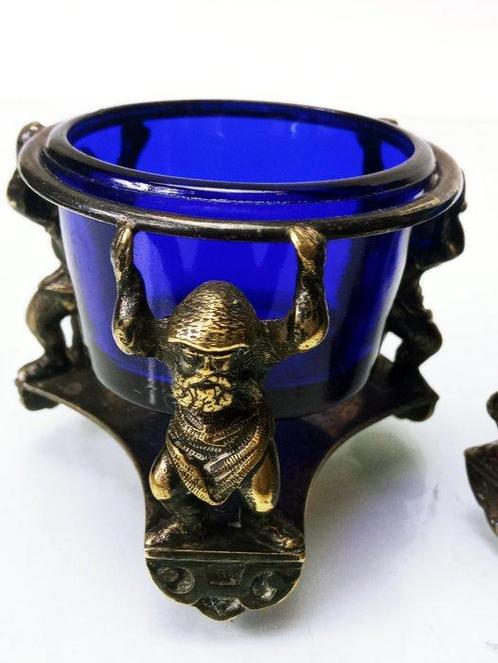 Zoutvat (2) - Verzilverd messing, Kobaltglas - 2 Solniczki, Antiek en Kunst, Antiek | Meubels | Tafels