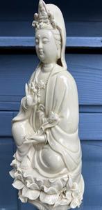 Figuur - Porzellanfigur einer buddhistischen Göttin auf, Antiek en Kunst