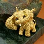 18 Krt. Gouden hanger van een olifant met carneool (witgoud), Ophalen of Verzenden, Gebruikt, Goud, Overige merken