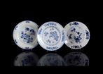 Drie Chinese blauw-witte Floral borden - geen, Antiek en Kunst