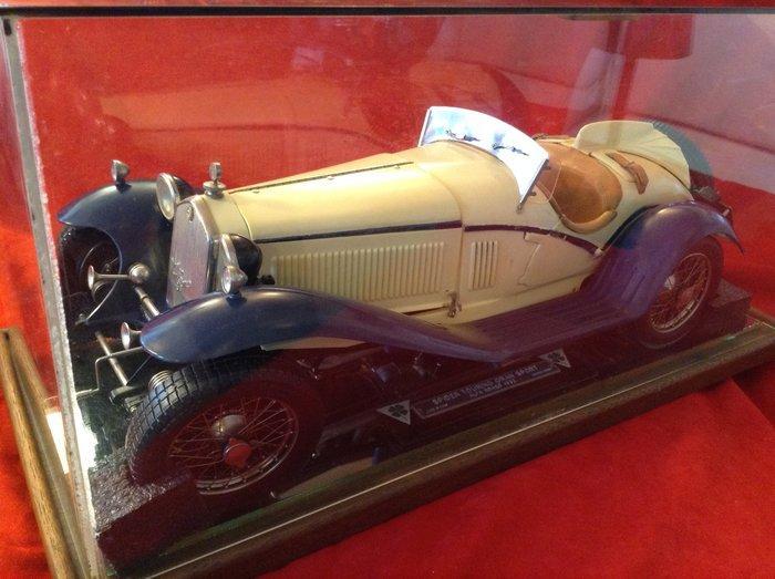 Pocher 1:8 - Model sportwagen - Alfa Romeo 8C 2300 Spider, Hobby en Vrije tijd, Modelauto's | 1:5 tot 1:12