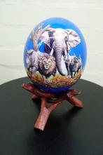 Decorated Ostrich Egg with stand Taxidermie volledige