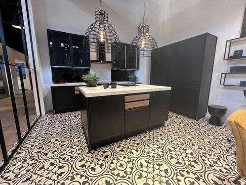 Nolte Showroom Keuken SALE –Torino Lak Zwart incl. Apparaten, Huis en Inrichting, Keuken | Complete keukens, Graniet of Steen