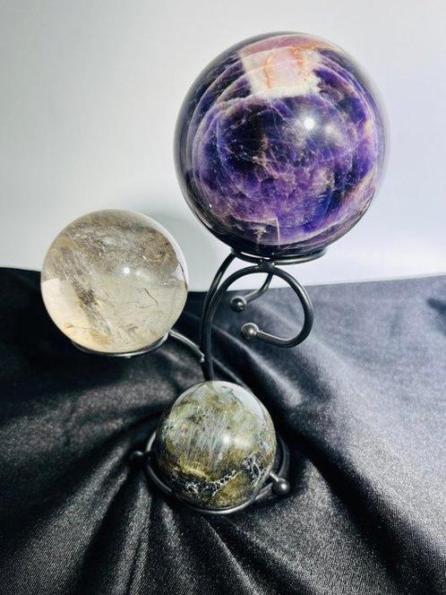 ***NO RESERVE*** Set van 3 Bollen - Amethist - Bergkristal -, Verzamelen, Mineralen en Fossielen