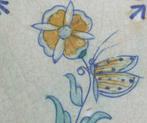 Tegel - Gekleurde Bloem met Vlinder. - 1600-1650