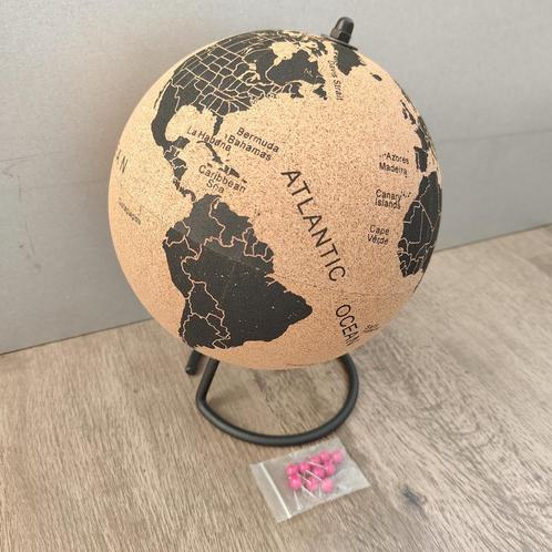 Kurk wereldbol met tekst - globe - diameter 20 cm., Huis en Inrichting, Woonaccessoires | Overige, Ophalen of Verzenden