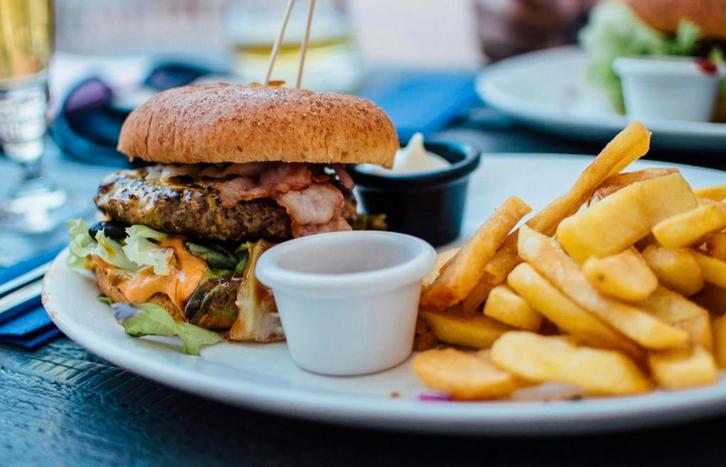 Lunchroom / cafetaria te koop – goedlopende zaak (Groningen), Zakelijke goederen, Exploitaties en Overnames