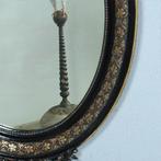 Ovale spiegel in zwart met zilver bekroond door cupido met p, Ophalen of Verzenden