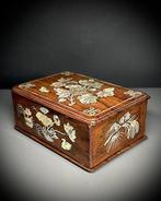 NO RESERVE - Fijne antieke Vietnamese houten doos met, Antiek en Kunst