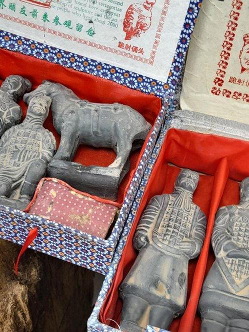 Beeld, Terracottaleger miniatuur set – handgemaakte, Antiek en Kunst, Antiek | Speelgoed