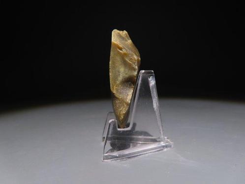 Europa Vuursteen harnas. 4,7 cm hoog. Neolithicum, 6000 -, Antiek en Kunst, Antiek | Overige Antiek