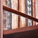 Hoge boekenkast mahonie  met archiefklep en prachtig oud gla, Ophalen of Verzenden