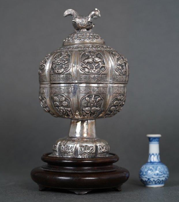 Doos - Zilveren doos met lobvormige randen en deksel -, Antiek en Kunst, Antiek | Overige Antiek