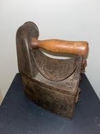 tavira - Tavira - Strijkijzer - bron, Hout, Staal, Antiek en Kunst