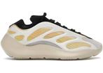 adidas Yeezy 700 V3 Safflower - Maat 44 EU, Kleding | Heren, Schoenen, Ophalen of Verzenden, Nieuw, Yeezy