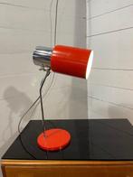 Vintage tafellamp in chroom en rood metaal van Josef Hurka v, Antiek en Kunst, Antiek | Lampen