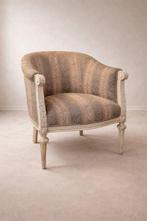 Louis-XVI-Stil - Floraler Stoffbezug – Holzgestell, weiß