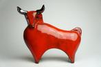 Urszula Despet - sculptuur, Large Red Bull - 21 cm -