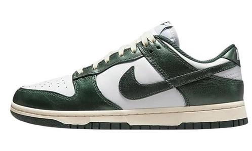 Nike Dunk Low Vintage Green (W) - maat 42 (Sneakers), Kleding | Dames, Schoenen, Groen, Nieuw, Sneakers of Gympen, Verzenden