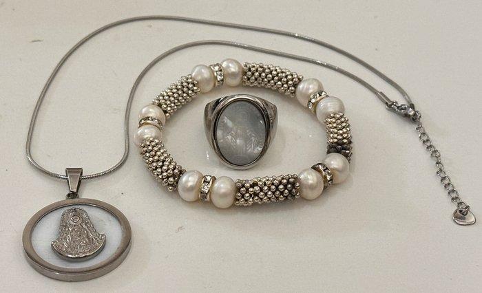 Religieus set met parelmoer en witte parels;, Antiek en Kunst, Antiek | Boeken en Bijbels