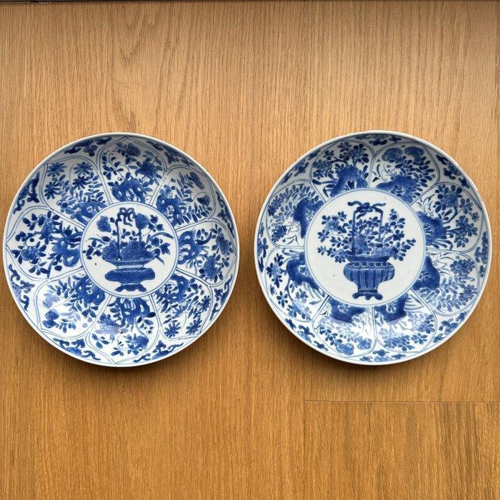 Bord (2) - Porselein - 2 Fijne Kangxi borden, Antiek en Kunst, Antiek | Overige Antiek