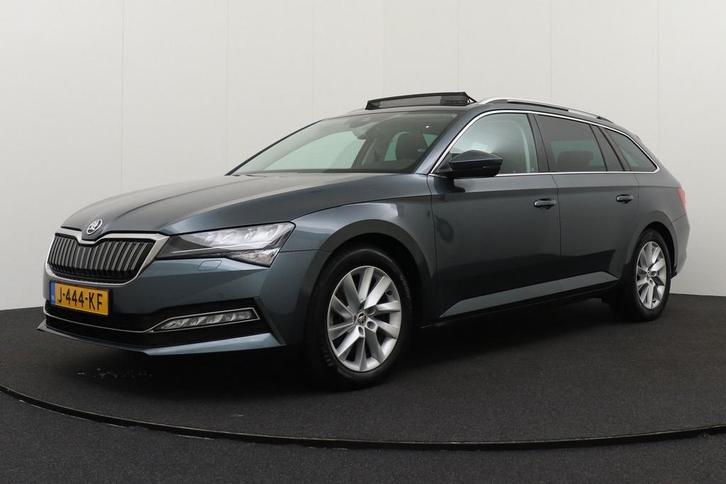 Zakelijke Lease |  Škoda Superb Combi 1.4 TSI iV Business+, Auto's, Skoda, Dealer onderhouden, Lease, Zwart, Automaat, Stationwagon