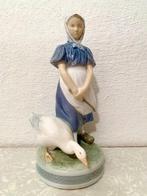 Royal Copenhagen - Beeldje - Girl with Goose - Geglazuurde, Antiek en Kunst