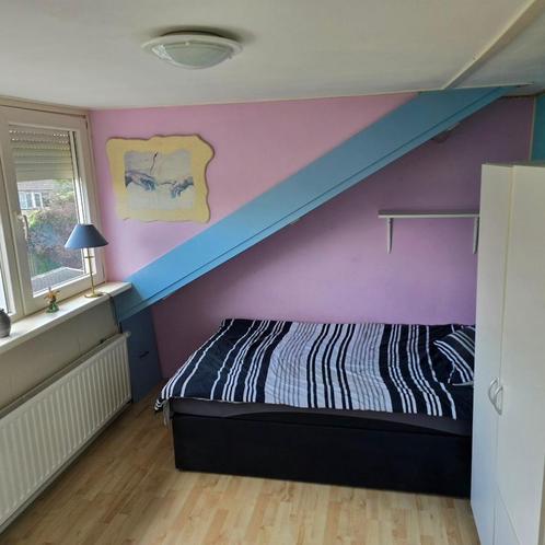Kamer te huur aan Beverveen in Spijkenisse - Zuid-Holland, Huizen en Kamers, Kamers te huur, 50 m² of meer