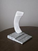 Taoyaka by Keoru Eto - sculptuur Steen - Japan