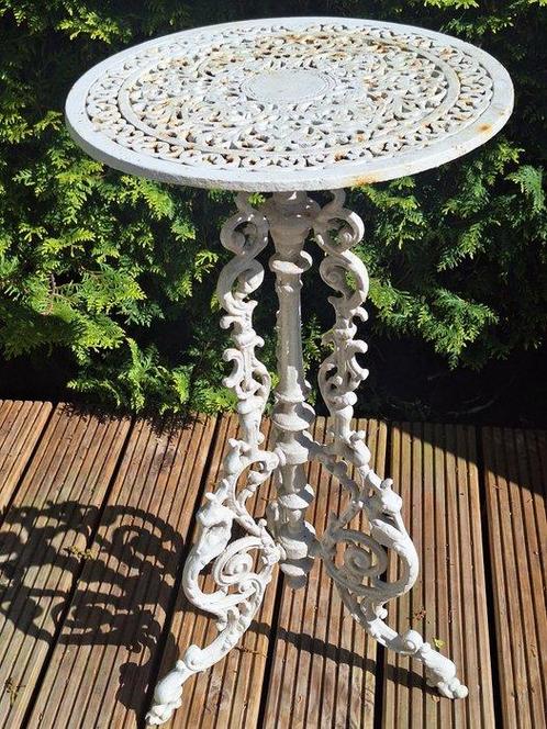 Plantentafel - Gietijzer - Bewerkte tuin bijzettafel, Antiek en Kunst, Curiosa en Brocante