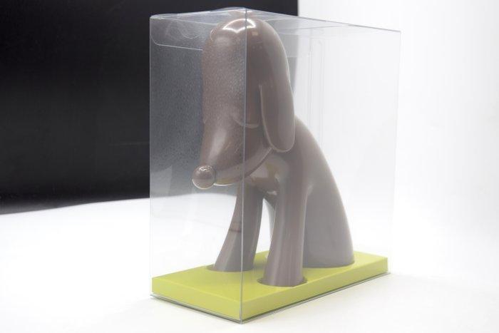 Yoshitomo Nara (1959) - Aomori Dog Piggy Bank Brown, Antiek en Kunst, Kunst | Designobjecten