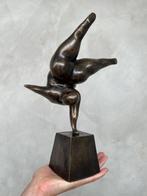 Beeld, NO RESERVE PRICE - Voluptuous Balancing Lady Statue -